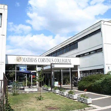 بيت شباب Mathias بودابست